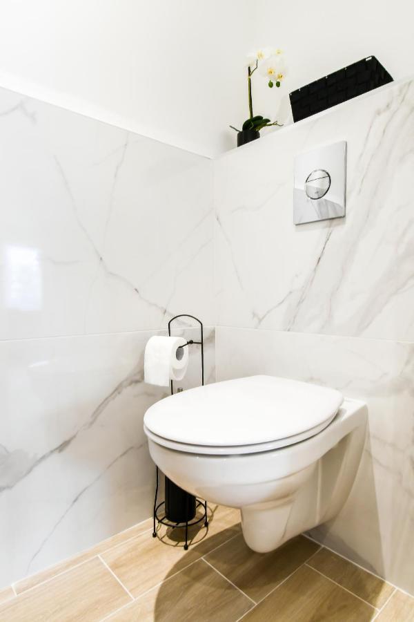 Elena Yourhosthelper Apartment Cannes